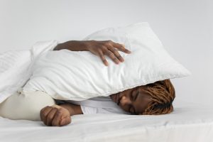 Read more about the article How to Sleep with Dreads: Tips for a Peaceful Night’s Rest