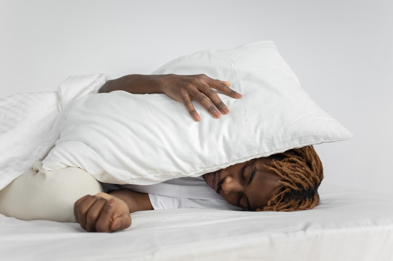 You are currently viewing How to Sleep with Dreads: Tips for a Peaceful Night’s Rest
