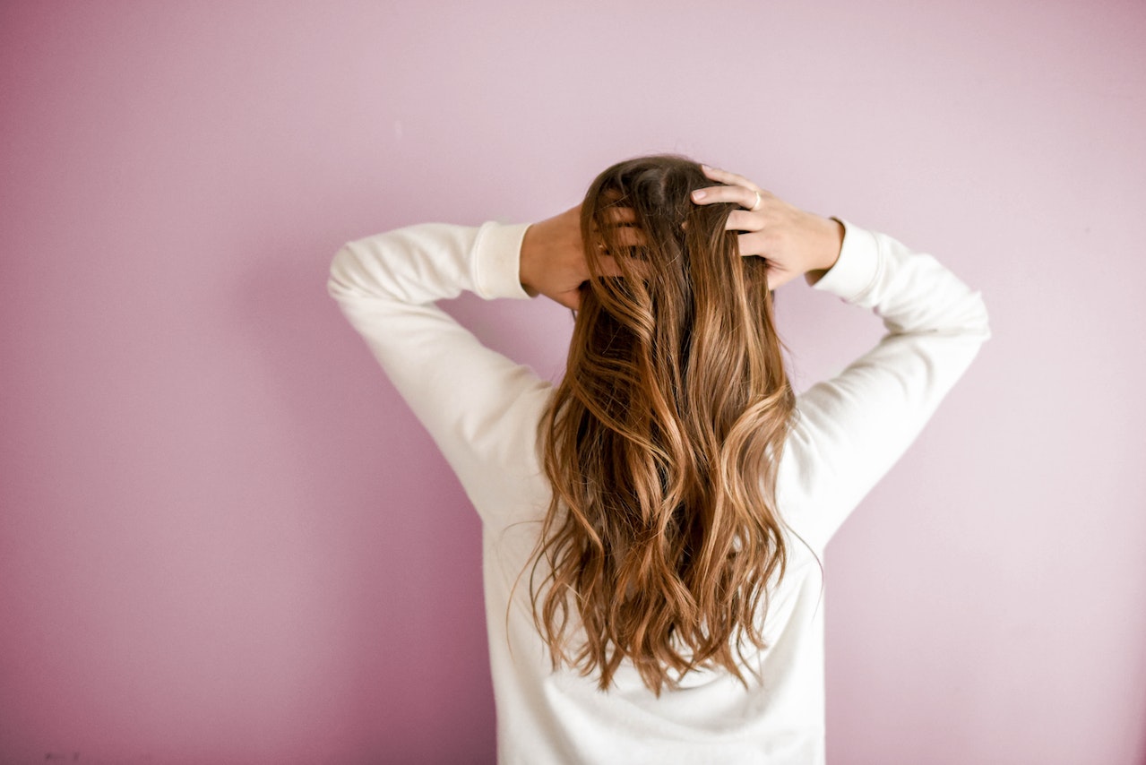 You are currently viewing How to Sleep with Hair Extensions: The Ultimate Guide